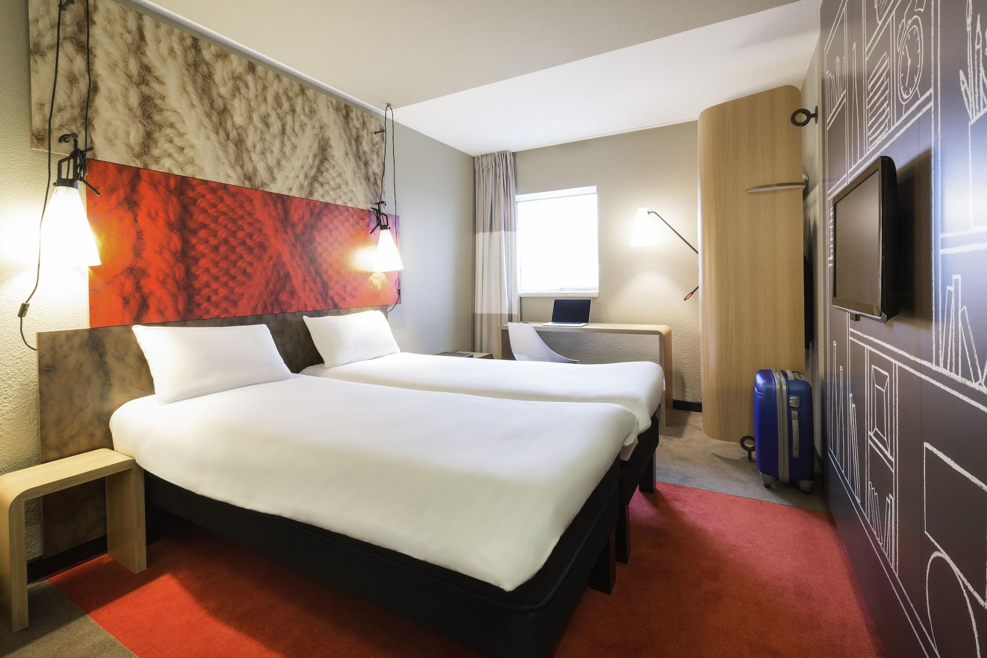 ไอบิส ปารีส ปอร์ เดอ คลิชี ซองทร์ Hotel กลีชี ภายนอก รูปภาพ