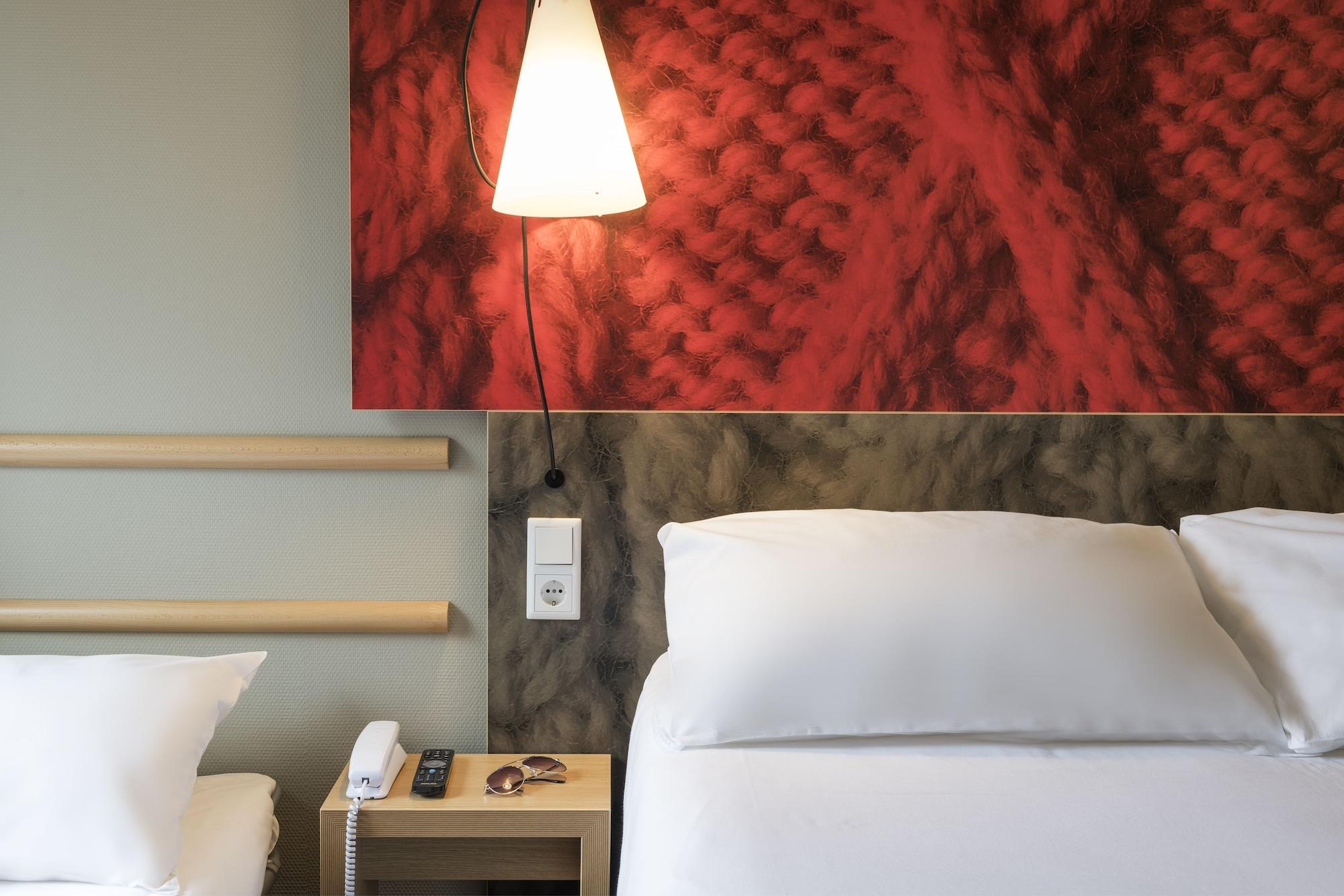 ไอบิส ปารีส ปอร์ เดอ คลิชี ซองทร์ Hotel กลีชี ภายนอก รูปภาพ