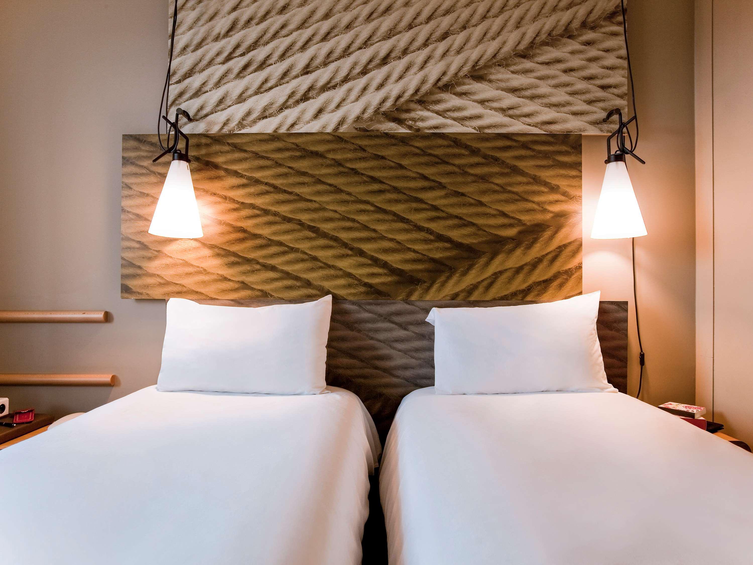 ไอบิส ปารีส ปอร์ เดอ คลิชี ซองทร์ Hotel กลีชี ภายนอก รูปภาพ