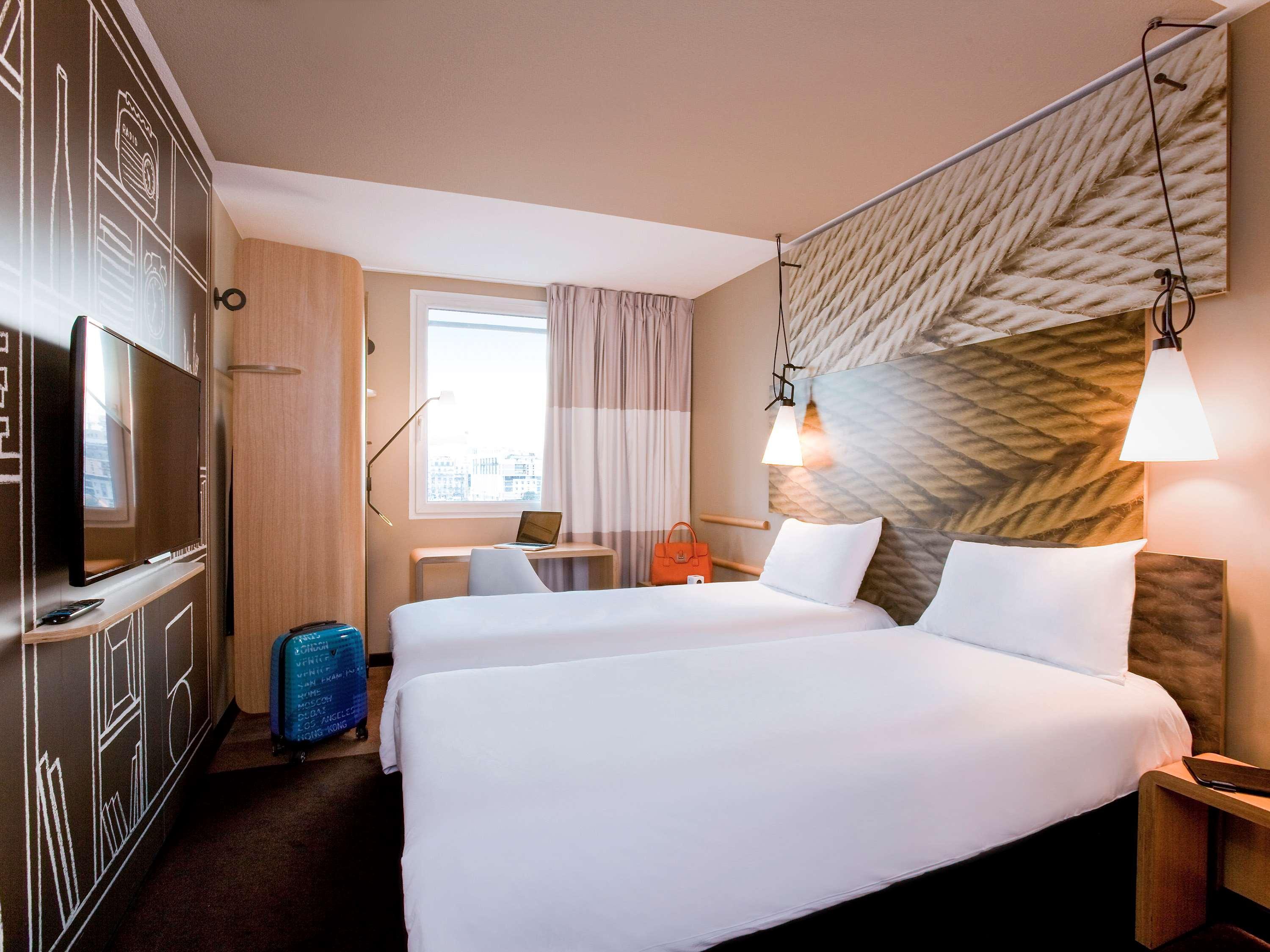 ไอบิส ปารีส ปอร์ เดอ คลิชี ซองทร์ Hotel กลีชี ภายนอก รูปภาพ