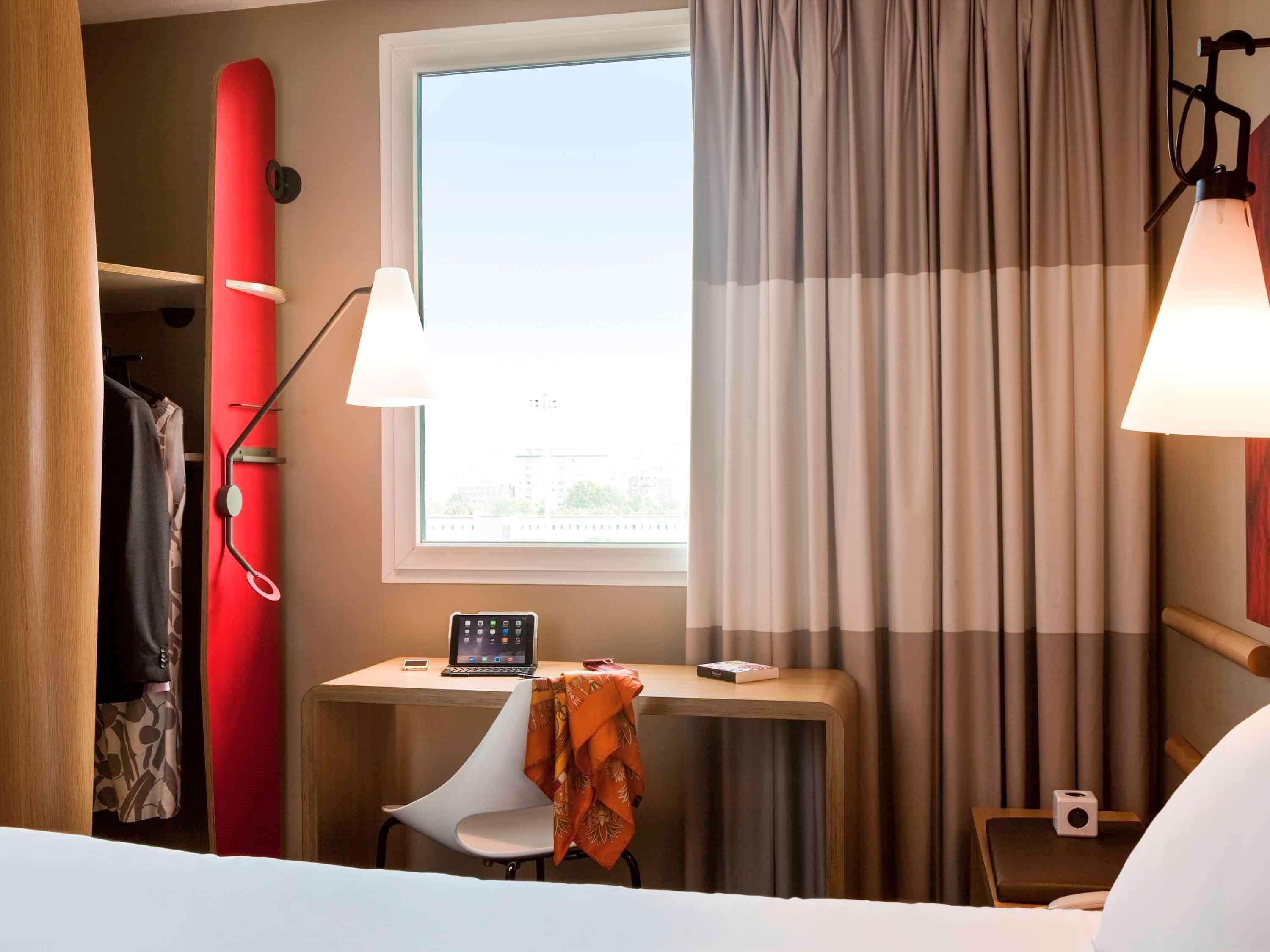 ไอบิส ปารีส ปอร์ เดอ คลิชี ซองทร์ Hotel กลีชี ภายนอก รูปภาพ