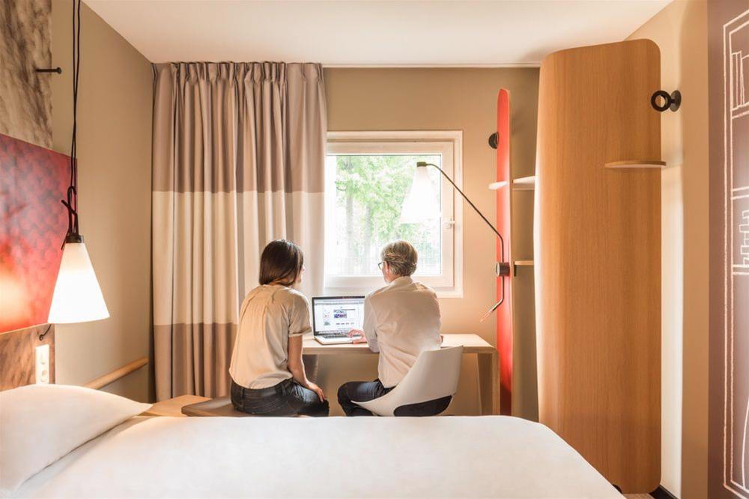 ไอบิส ปารีส ปอร์ เดอ คลิชี ซองทร์ Hotel กลีชี ภายนอก รูปภาพ