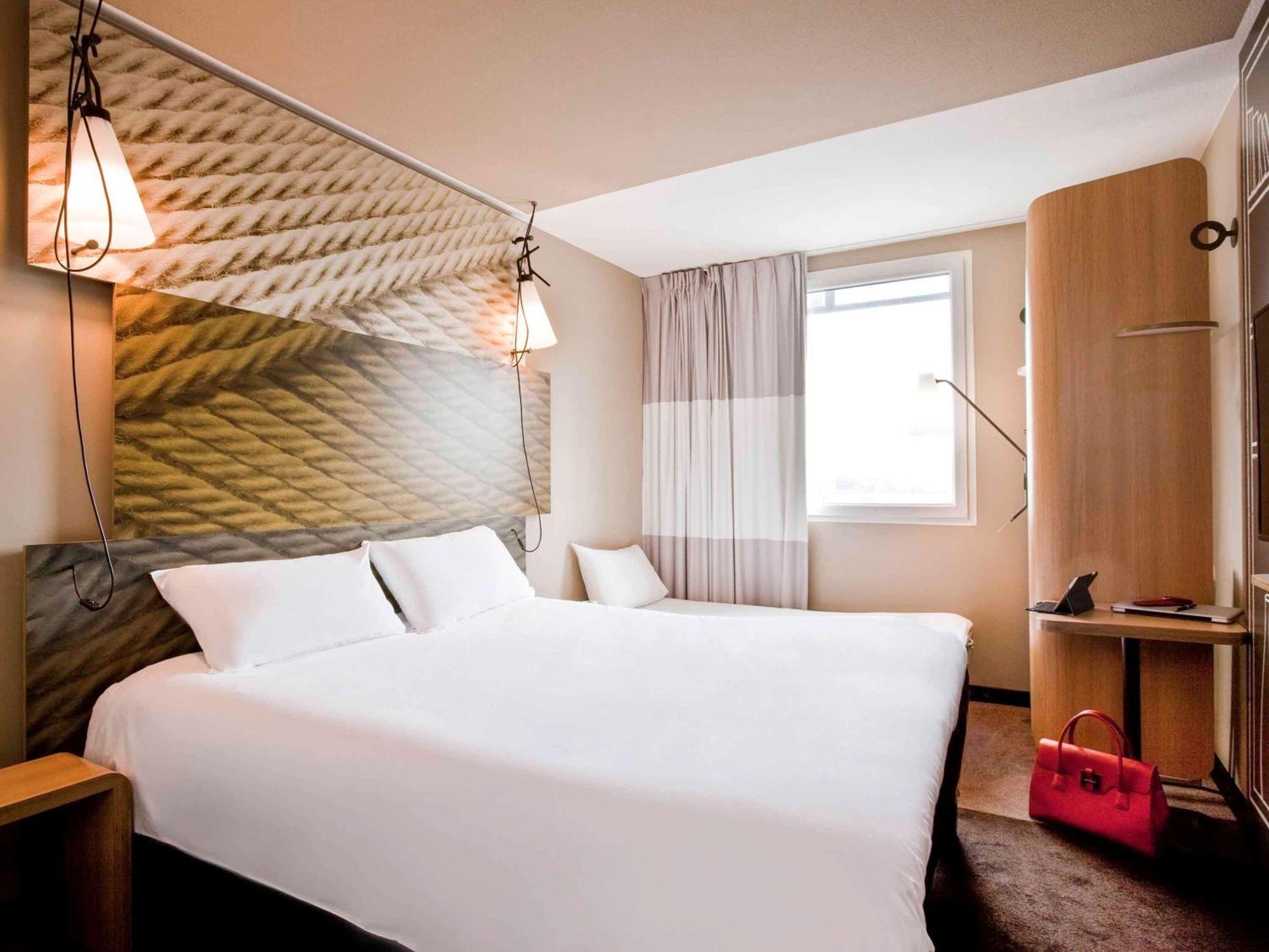 ไอบิส ปารีส ปอร์ เดอ คลิชี ซองทร์ Hotel กลีชี ภายนอก รูปภาพ