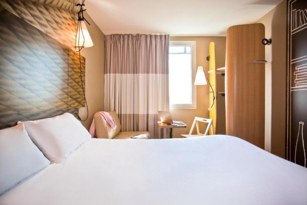 ไอบิส ปารีส ปอร์ เดอ คลิชี ซองทร์ Hotel กลีชี ภายนอก รูปภาพ