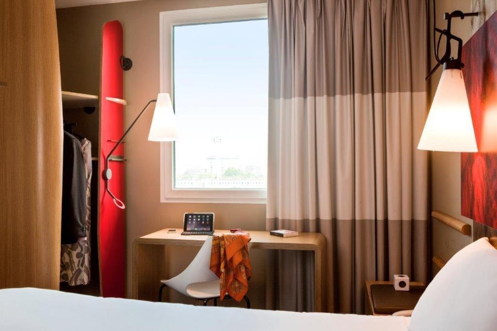 ไอบิส ปารีส ปอร์ เดอ คลิชี ซองทร์ Hotel กลีชี ภายนอก รูปภาพ